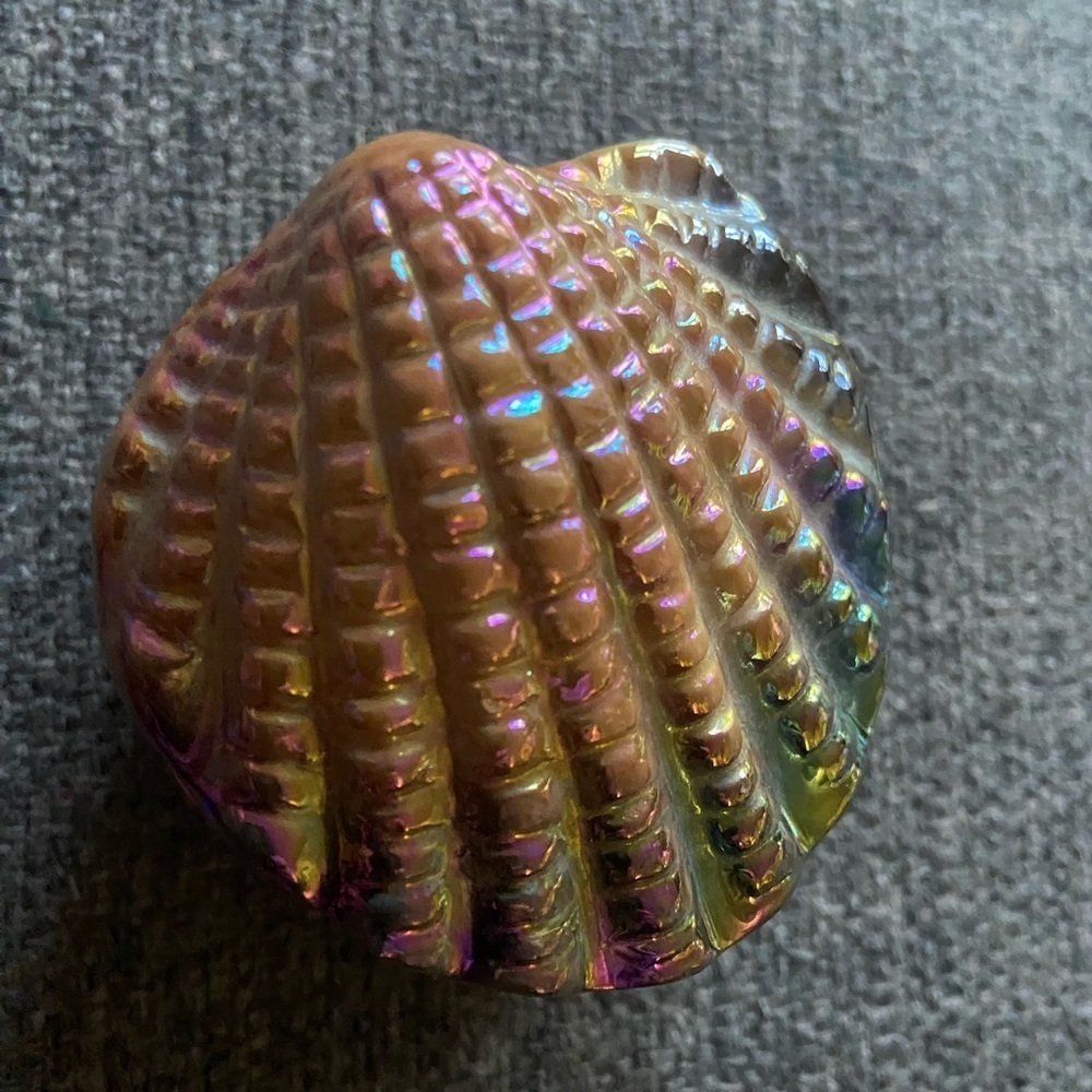 Vintage Glazed Ceramic Sea Shell Gold Trimmed Trinket Box T24